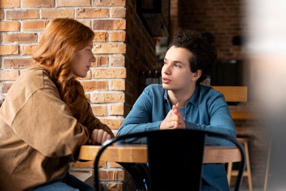 6 Cara Mendengarkan dengan Hati: Latih Kesabaran Cara Belajar Seni Mendengarkan